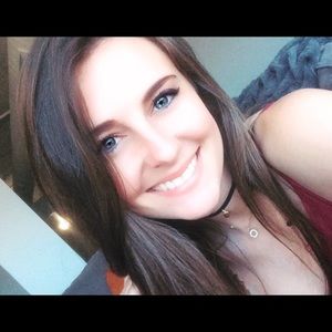 Meet your Posher, Kayla